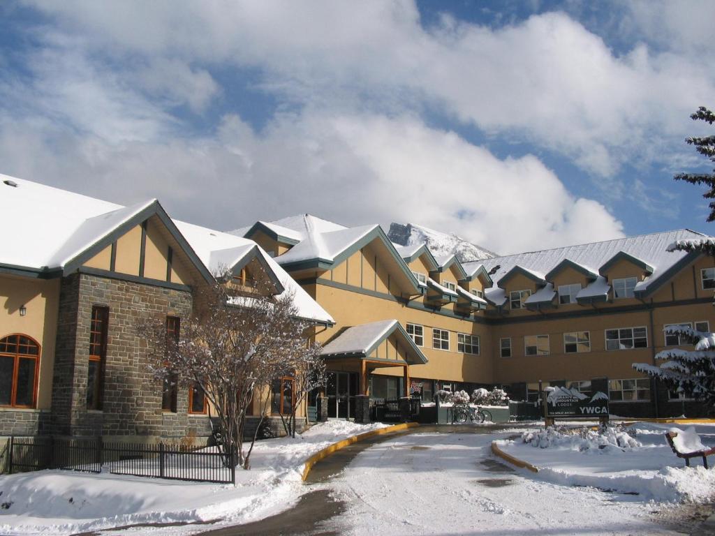 Ywca Banff Hotel Екстериор снимка