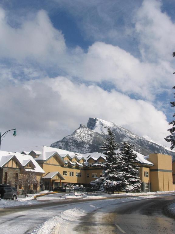 Ywca Banff Hotel Екстериор снимка