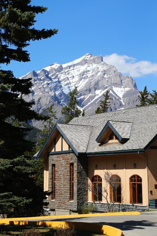 Ywca Banff Hotel Екстериор снимка