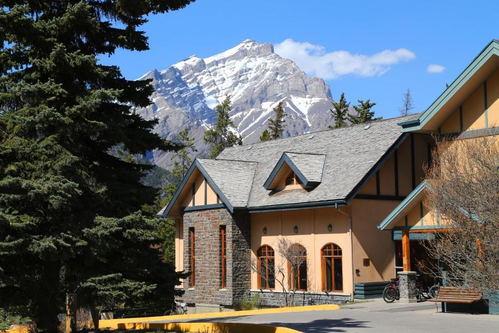 Ywca Banff Hotel Екстериор снимка