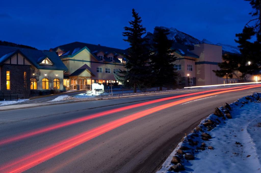 Ywca Banff Hotel Екстериор снимка