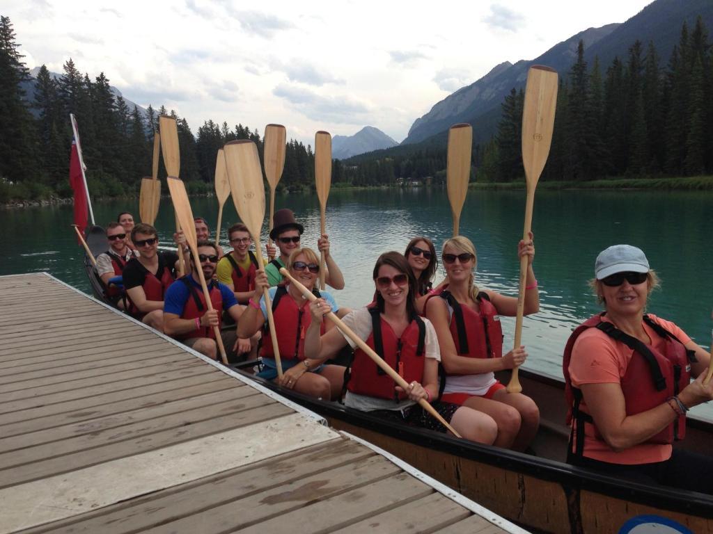 Ywca Banff Hotel Екстериор снимка